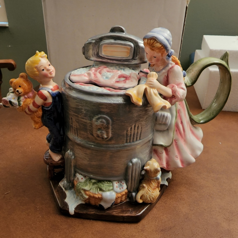 Collector Teapot - Wash Day